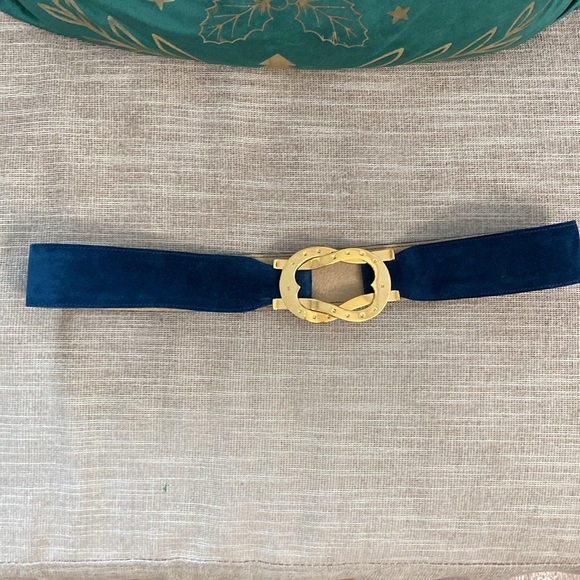Pre - owned Authentic Vintage  Gucci Suede and Gold Buckle Belt - Picture 2 of 16